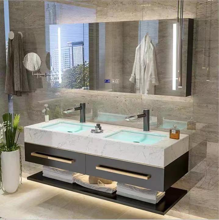 خزانة حمام فاخرة كبيرة مع مرآة - مراجعة Bathroom Mirror Led وسعره